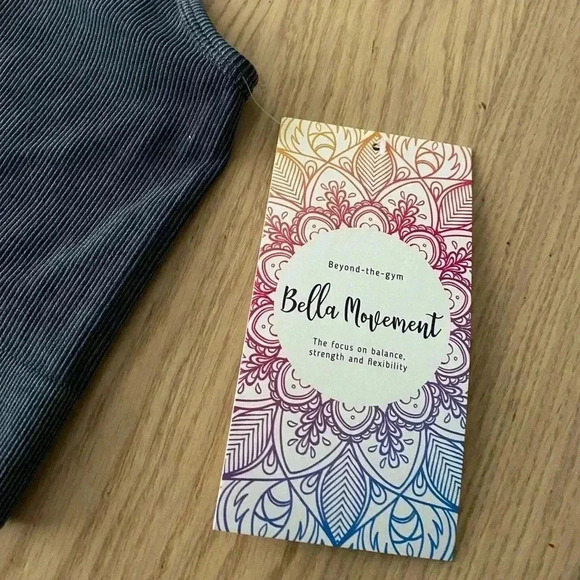 🆕Bella Movement  Race Back Work Out Crop Tank L🆕 - Picture 8 of 8